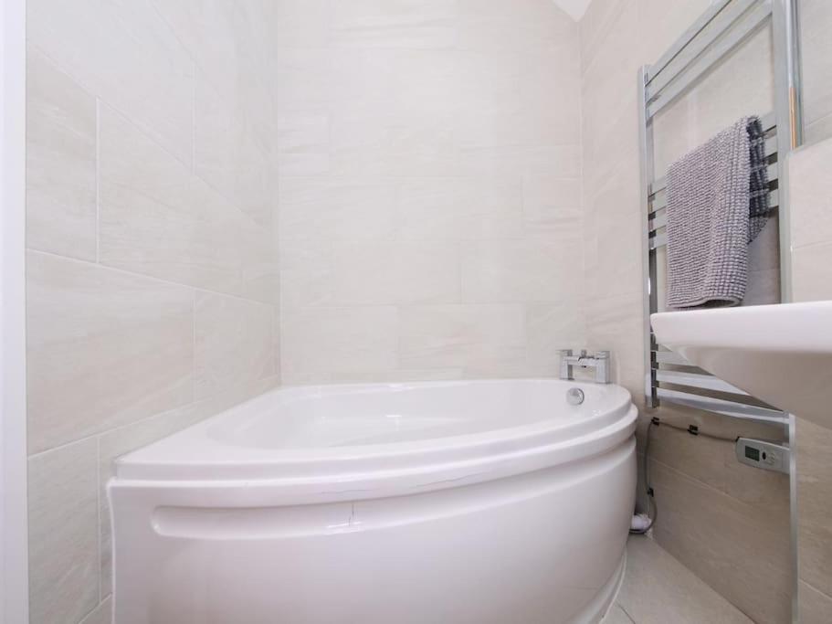 Hoxne Cottages - Daisy Cottage With Private Hot Tub York Exterior foto